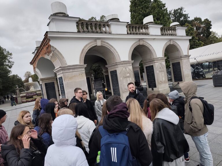 557789869 1367798838681241 1390563809190269999 n